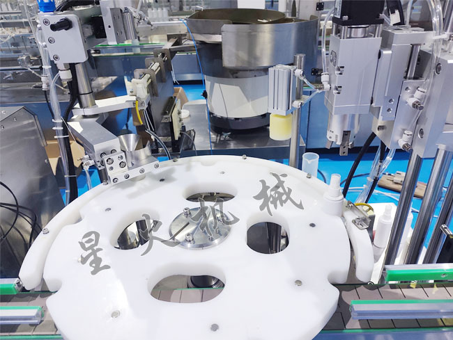 喷雾盖理盖上盖旋盖机实拍展示