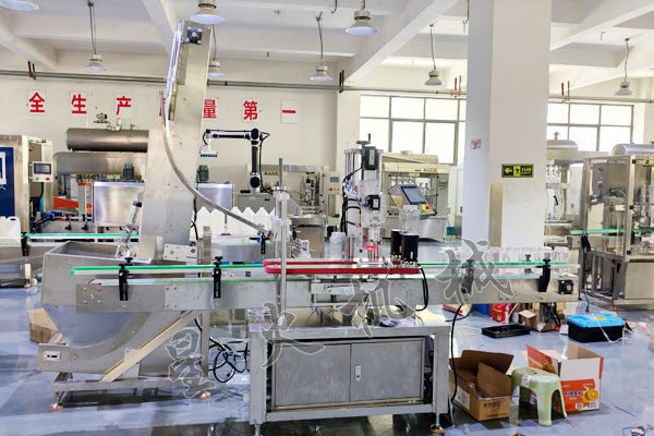 全自动单头直线式上盖旋盖机实拍图