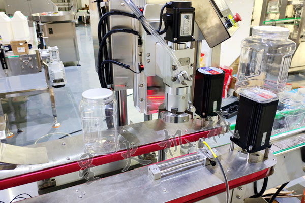 全自动单头直线式上盖旋盖机细节图